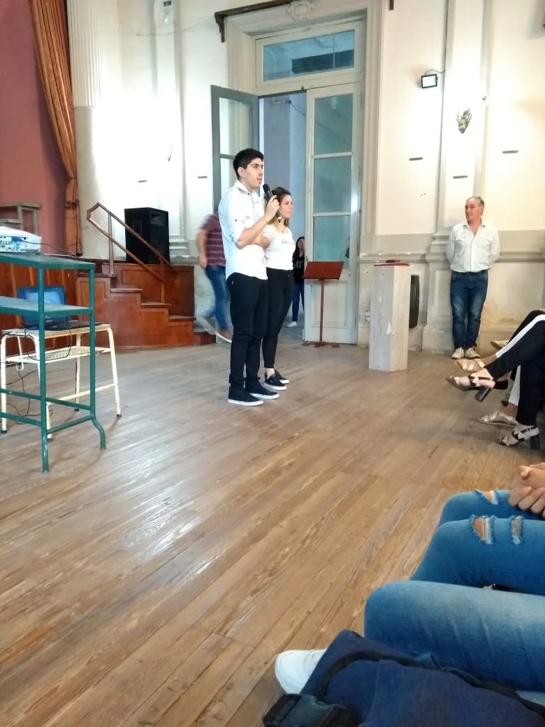 CharlessMendoza's tweet photo. Nos tocó dar la bienvenida a todxs lxs ingresantes de #FhayCs - Sede Uruguay 🤗💪🏼
El Centro de Estudiantes que queremos, se construye entre todos y entre todas! 💞 https://t.co/hit2xYicTx