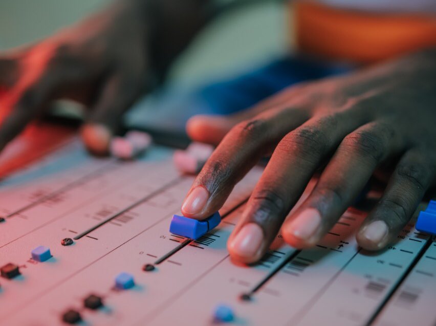 La #RadioCTC es una red de emisoras comunitarias con presencia nacional en comunidades en proceso de desarrollo de la #RD, que forma parte de los #CTCRD, ente generador de desarrollo social en el país a través de la promoción, capacitación y uso de la tecnología.