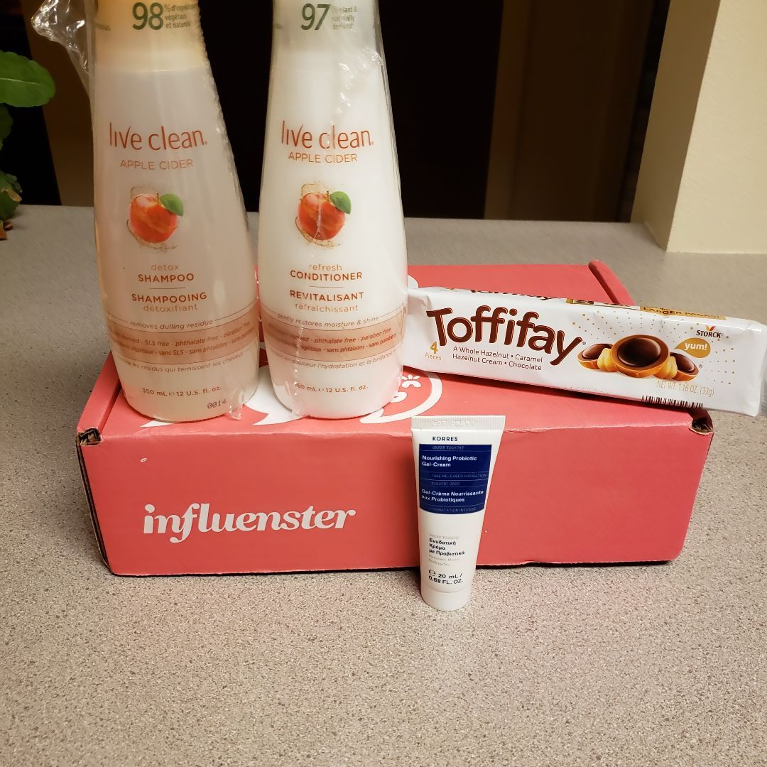 xobabybri44xo's tweet photo. recieved the #beminevoxbox from influesnter. I cannot wait to love these products!! thank you #influenster for the complementary samples! https://t.co/OumAuI57U9 https://t.co/04YeKHJOeB