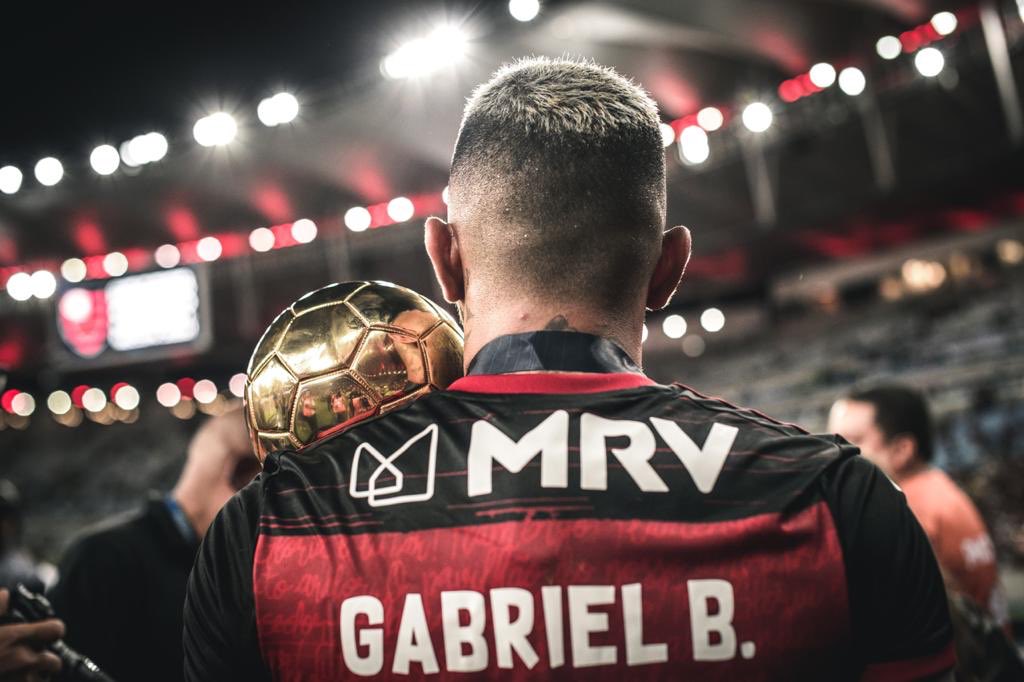 Mais um título.. Campeão da Recopa! Feliz demais.. pelo título e por ser tornar o jogador com mais gols no novo Maracanã! Obrigado senhor, obrigado família e todos do <a href="/Flamengo/">Flamengo</a> ❤️🏆💪🏽