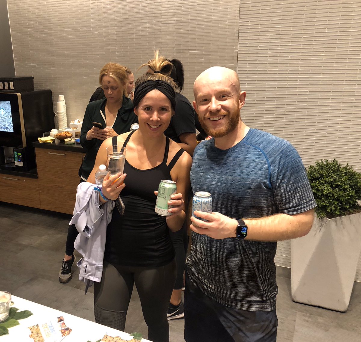 CoreFitnessPHL's tweet photo. Awesome class at the beautiful @dalianonthepark tonight! Such a strong and motivated crew! #corefitnessphilly #DO72 And...Thank you @TwoRobbers &amp; r.a.w. juices for our post workout treats! 💙🧡 https://t.co/1WycRtO4Vi