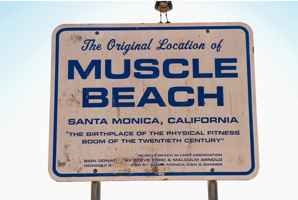 I have many students from CA... even they were surprised the FIRST Muscle Beach was located in Santa Monica, est at a WPA playground + REVILED by local conservatives for attracting “sexual athletes”Even getting a plaque acknowledging this ignominious history took til 1980s!/2