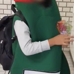子どもが私服登校OKの日にシャンパンで出かけていった。好きな服でいいけどこれはさすがにw