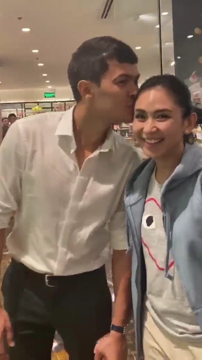 mjfelipe's tweet photo. LOOK: Matteo and Sarah Guidicelli together shopping for silverware, kitchenware and other things as they prepare to move to their new place. https://t.co/k11CLiYFTM