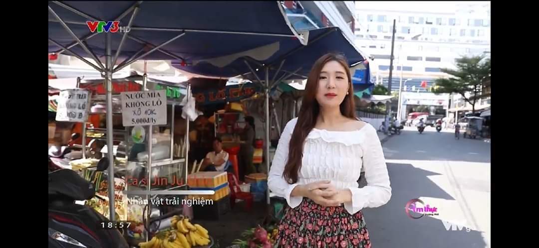 Dim05925207's tweet photo. Ăn bánh mỳ hến đê các bạn Hàn ơi, ngon lắm ý!#KoreansApologizetoVietnam https://t.co/YOqlkrKmnT