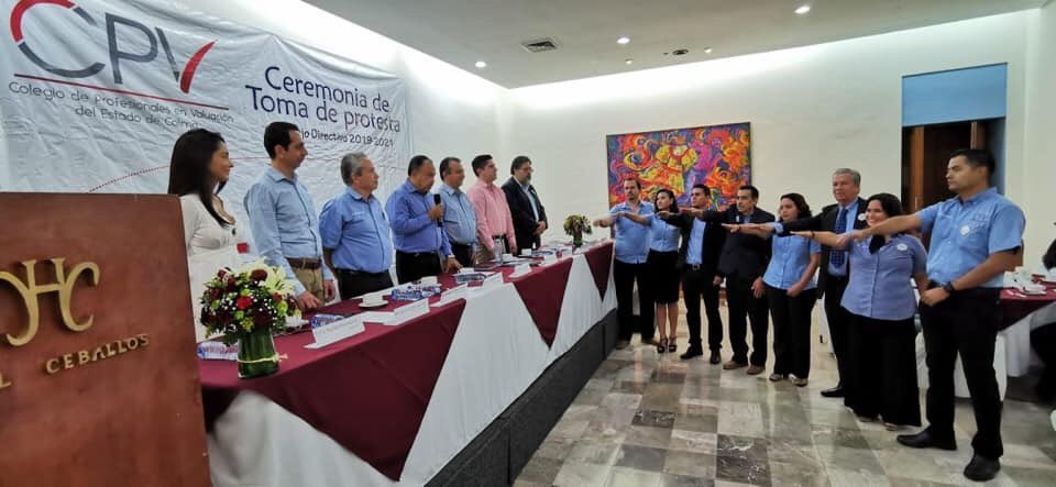 IngRoMaldo's tweet photo. Nueva etapa.. trabajaremos en conjunto para el fortalecimiento de los valuadores. Colegio de profesionales en valuación del estado de COLIMA. Toma de protesta... Nuevos retos... #cpvcolima #Romaldo #Tojol #tojolteam Agradecido por su asistencia. https://t.co/3srNaQfb7t