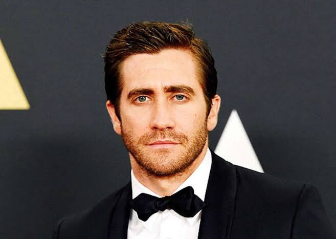 джуд лоу короткая стрижка. крис пайн с бородой лицо.