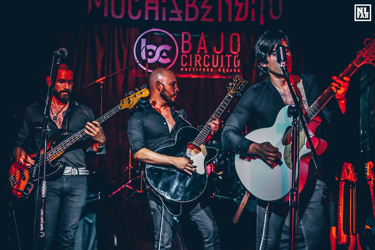 Mochis Bendito en <a href="/Elbajocircuito/">Bajo Circuito</a> 
<a href="/BenditoMochis/">Mochis Bendito</a> <a href="/PennyMGMT/">Penny MGMT</a> #rock #sierreño #concierto #concierto mexico