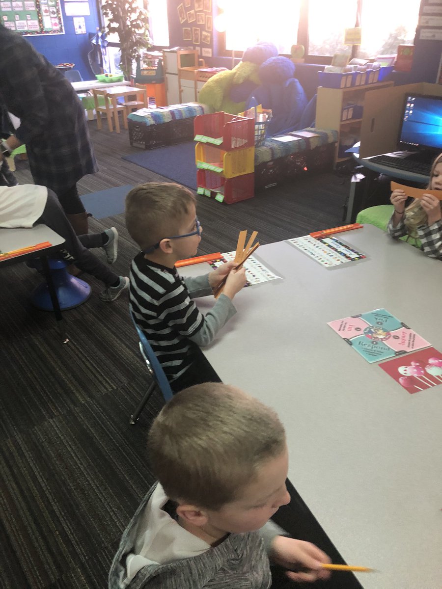 ksschaake's tweet photo. @ksschaake @WestyElemSchool 
@KaganOnline 
Fan-N-Pick-reading sentences, answering questions and using our listening ears to help us respond. You rock...Kinder Stars!!!! https://t.co/YezP3RRNyS