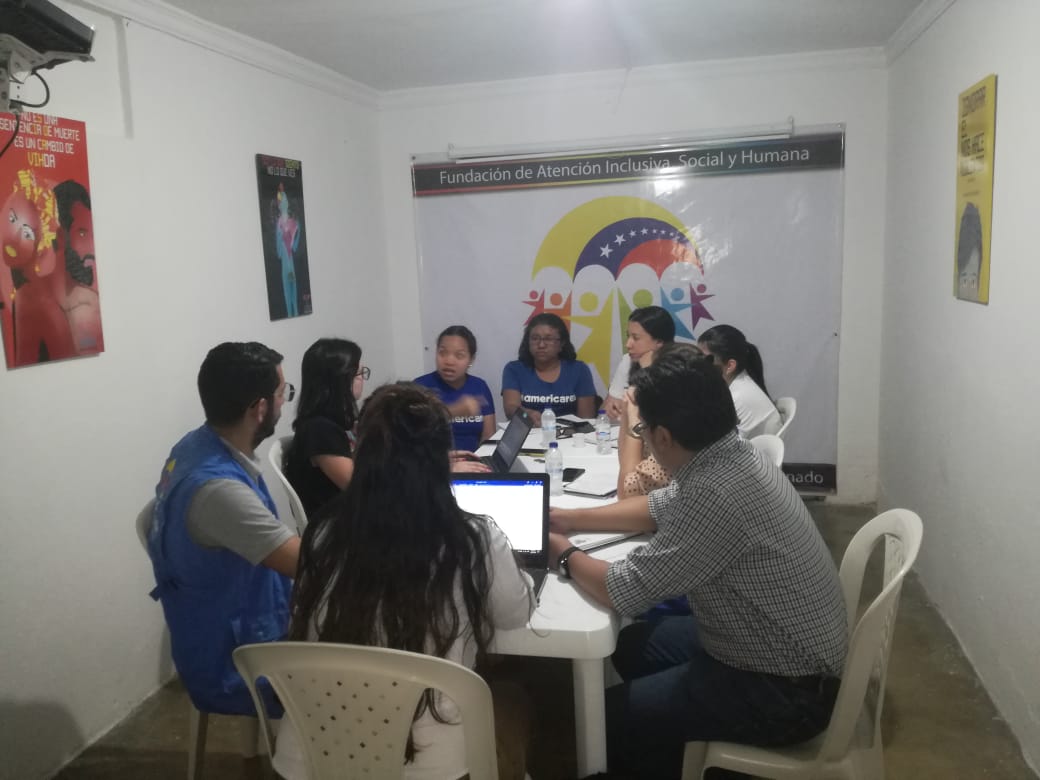 FuvadisDDHH's tweet photo. Hoy fuimos invitados como sociedad civil organizada a la reunión de la Mesa de Migración y Salud que lleva la cooperación @Americares @UNICEFColombia @Humanitycol @CRUZROJA_BQ @ProfamiliaCol y presentes desde OSC @FundaMSFCV @CPazaporte @FuvadisDDHH

Seguimos Trabajando 💛💙❤️ https://t.co/Lh5kmdu01B