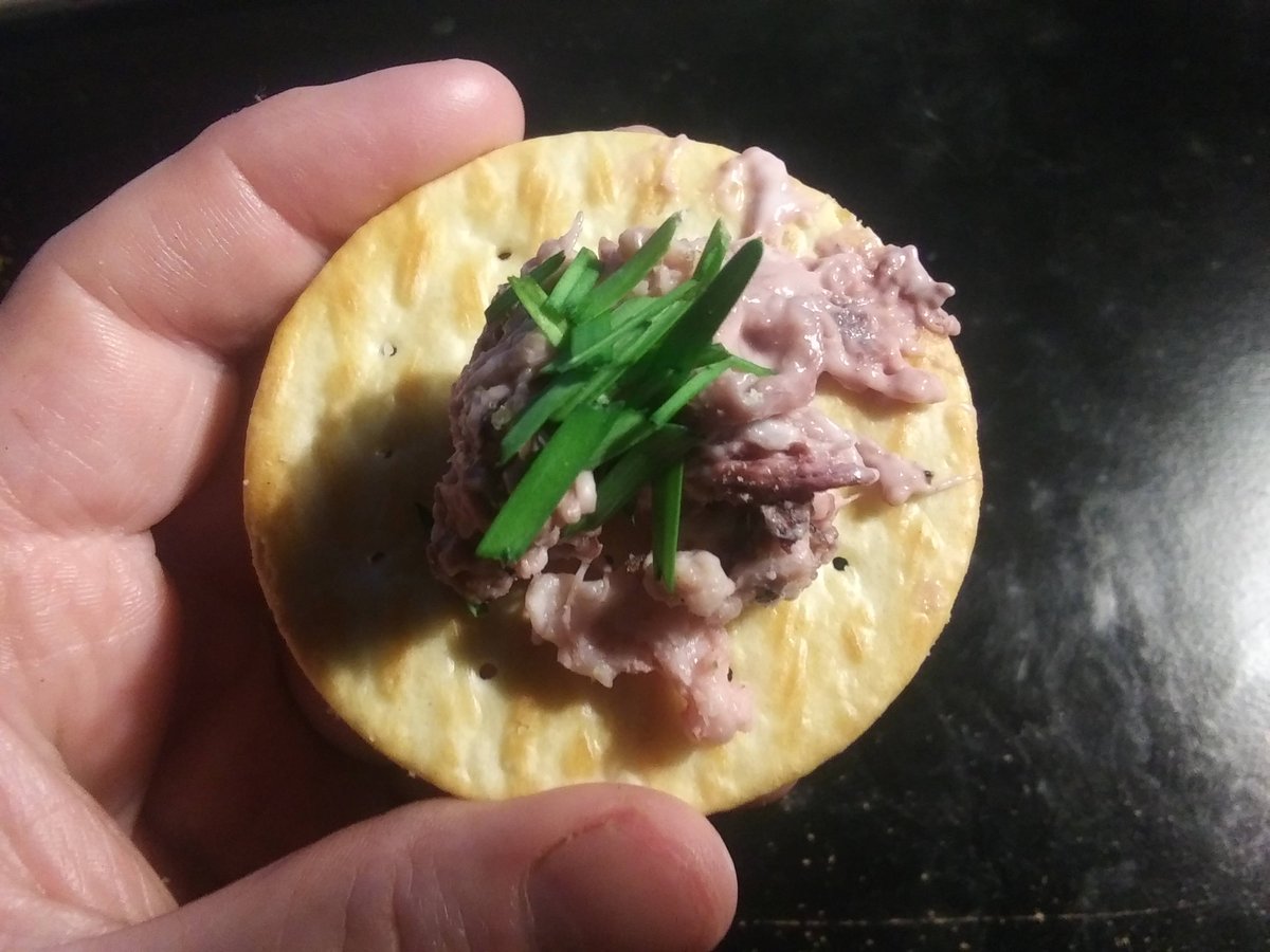 MyYukonLife's tweet photo. Roasted moose bone marrow with homegrown chives on a fancy assed cracker. Paired nicely with an Alaskan Spruce IPA. https://t.co/r8vPf2kPzC