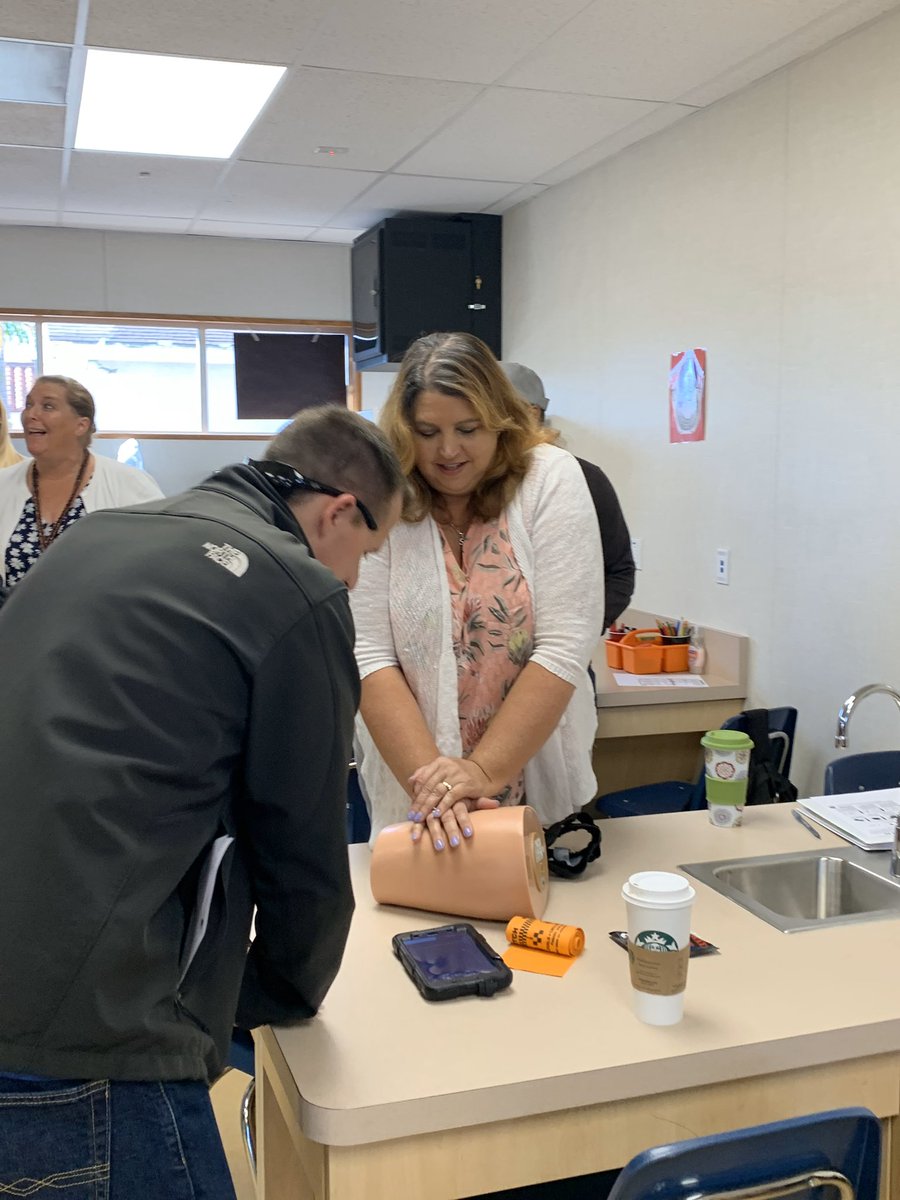 More community outreach..we have been asked to train #TUSD teachers, nurses, and staff @StopTheBleed @HickoryTUSD #ArnoldTUSD They were eager and ready to learn! Thank you @TorranceFireDep for your continued support and help!