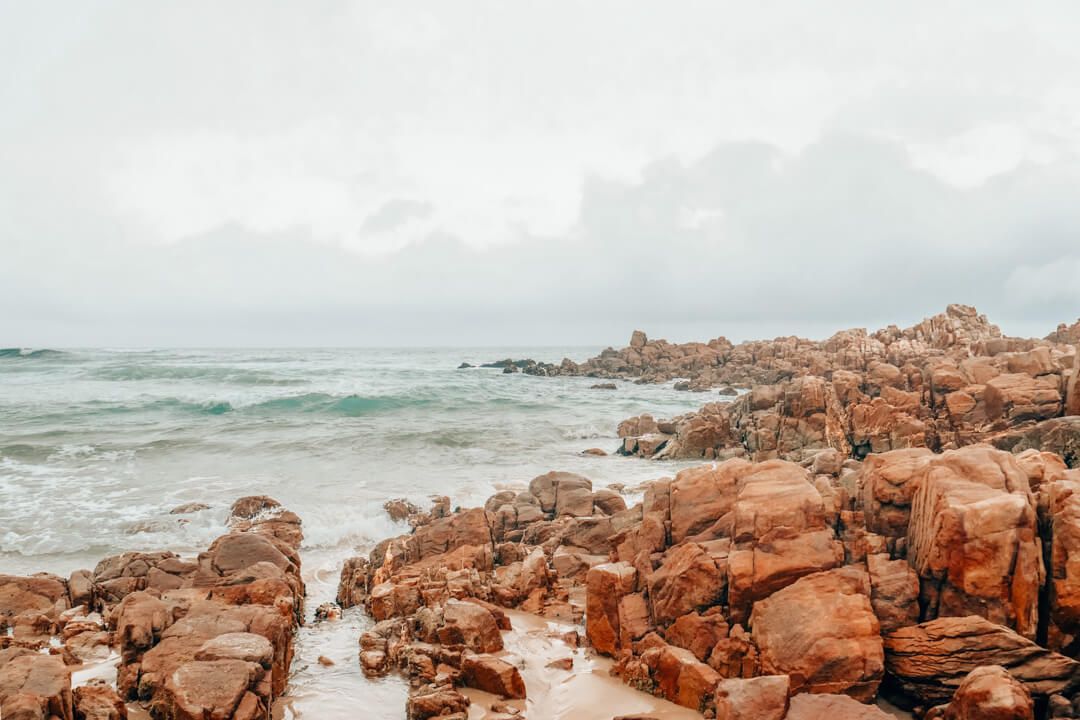 Reminiscing due to ALL THE GREY IN THE UK! 
NEW POST: Beautiful Beaches in Knysna: Sand, Sea &amp; Sunsets | Champagne on Arrival buff.ly/3c1WjnG <a href="/ExploreKnysna/">Explore Knysna</a> #VisitKnysna #travel #MeetSouthAfrica