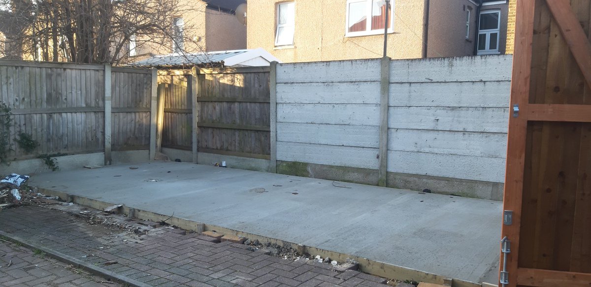 rpageconcrete's tweet photo. #ConcretesectionalGarage erected in #ChadwellHeath. This #building is 21'3" x 9'1" wide. Perfect size for a #car with plenty of room for #storage aswell!! Building has one #upandoverdoor, #steel side access door, upvc window and gutter to both sides complete with #concretebase. https://t.co/tkwsYsOTNV