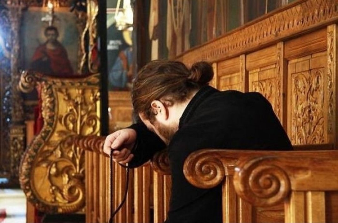 إرحمني يا الله كعظيم رحمتِكَ، وكَمِثْلِ كَثْرة رأفَتِكَ امحُ مآثمي. إغسلْني كثيراً من إثمي، ومن خطيئتي طهّرني. فإنّي أنا عارفٌ بإثمي وخطيئتي أمامي في كلّ حين.
إليكَ وحدَكَ أخطأتُ، والشرَّ قُدّامك صنعتُ، لكي تَصدُقَ في أقوالكَ وتَغلِبَ في محاكمتِك...