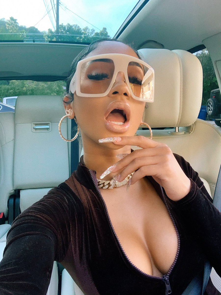 Saweetie's tweet photo. hey. https://t.co/ghEA7lbzxh