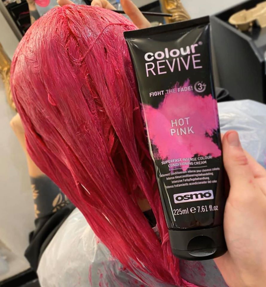 💕 HOT PINK IS THE BEST PINK 💕 Shop this colour conditioning treatment or any product from <a href="/OsmoUK/">OSMO® OFFICIAL</a> and earn a raffle entry to win the Osmo professional scissor!! bit.ly/2T3zbOk #osmoUK #colourrevive