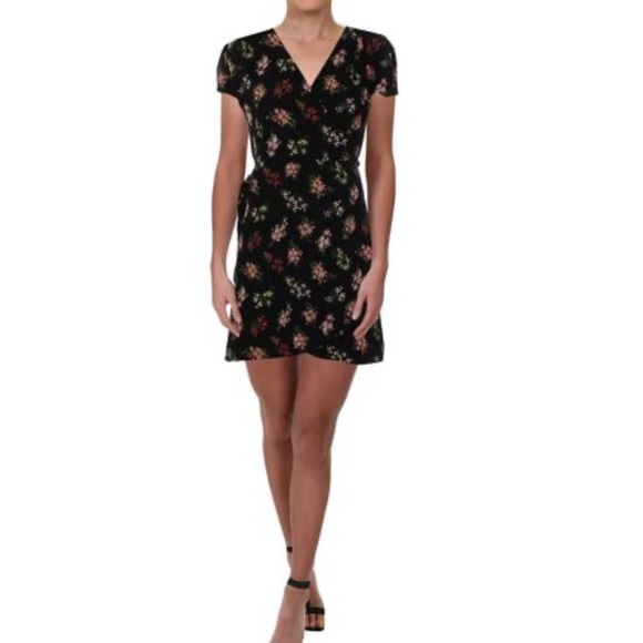 RockInPeaceRev's tweet photo. So good I had to share! Check out all the items I'm loving on @Poshmarkapp #poshmark #fashion #style #shopmycloset #zara #anntaylor #aqua: https://t.co/ICMIuSsiD0 https://t.co/tHVDAdLknz