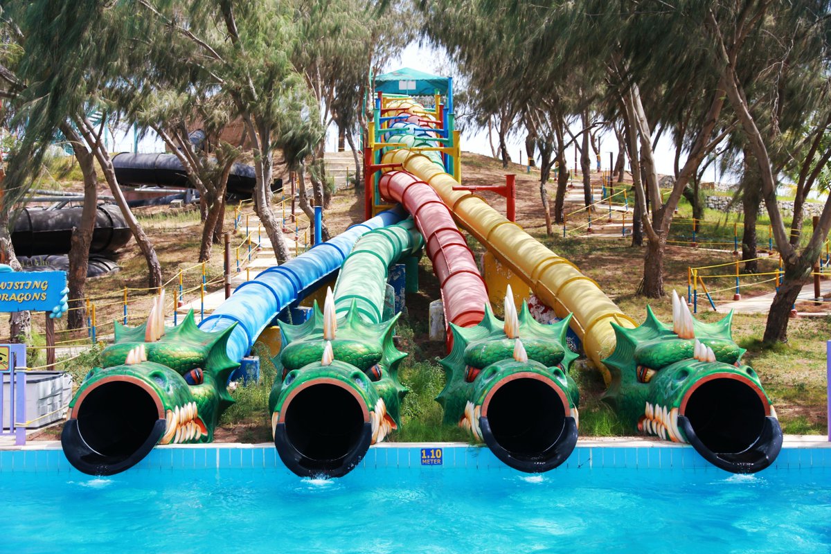 DAPUAE's tweet photo. Twist and turns, not knowing where you’ll end up with.

Go crazy with Twisting Dragons!

#DreamlandAquaPark #attraction https://t.co/fAhLfHjOxR