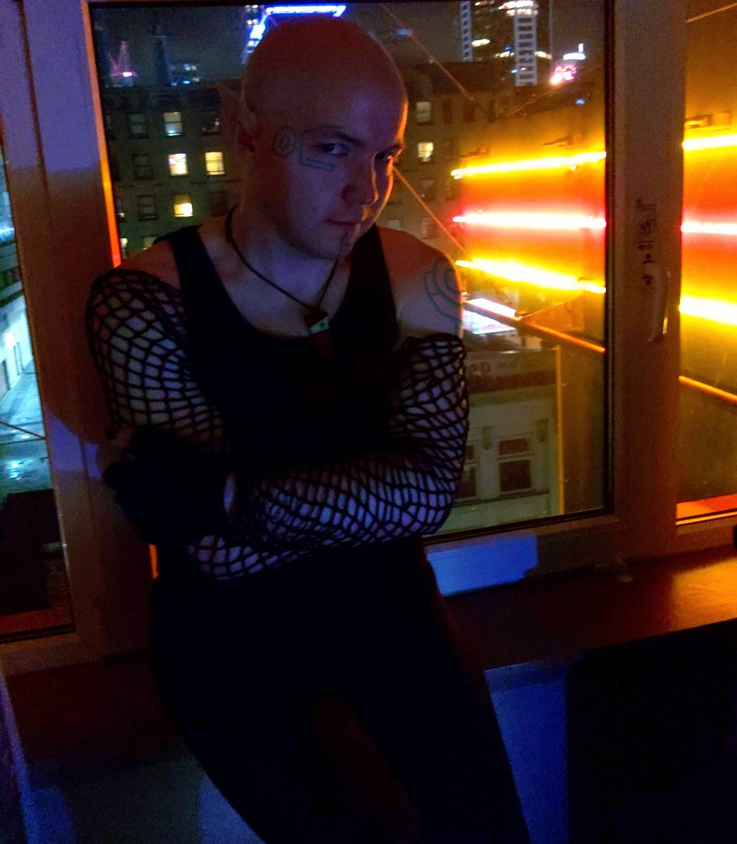 WindcasterCos's tweet photo. You got a job? I got the skills. But I don't have to tell you that, do I?
.
📸@skie_borne .
#shadowrunelf #shadowruncosplay #occosplay #cyberpunkfantasy https://t.co/6BrV45kqRI