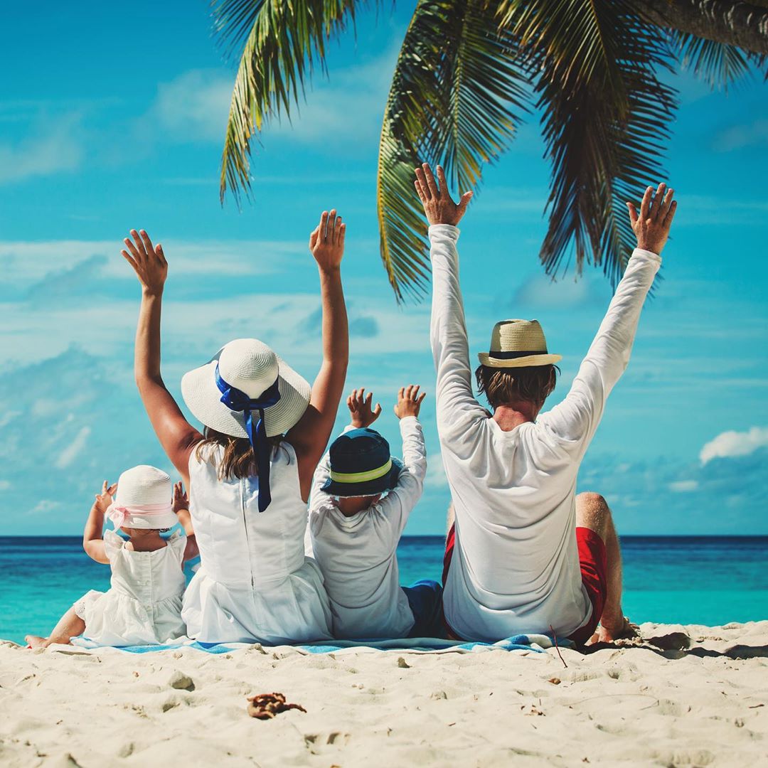 utopia_luxury's tweet photo. What means a perfect experience for you? 
A. Birdwatching 🦜
B. Bush Dinner 🍖
C. Game Drive 🐘
D. Beach Experience 🏖️

Or... All together 😋😋

#luxurylifestyle  #luxurytravel #Switzerland #Zurich #travelling #beautifuldestinations https://t.co/ie7s8YXRH3