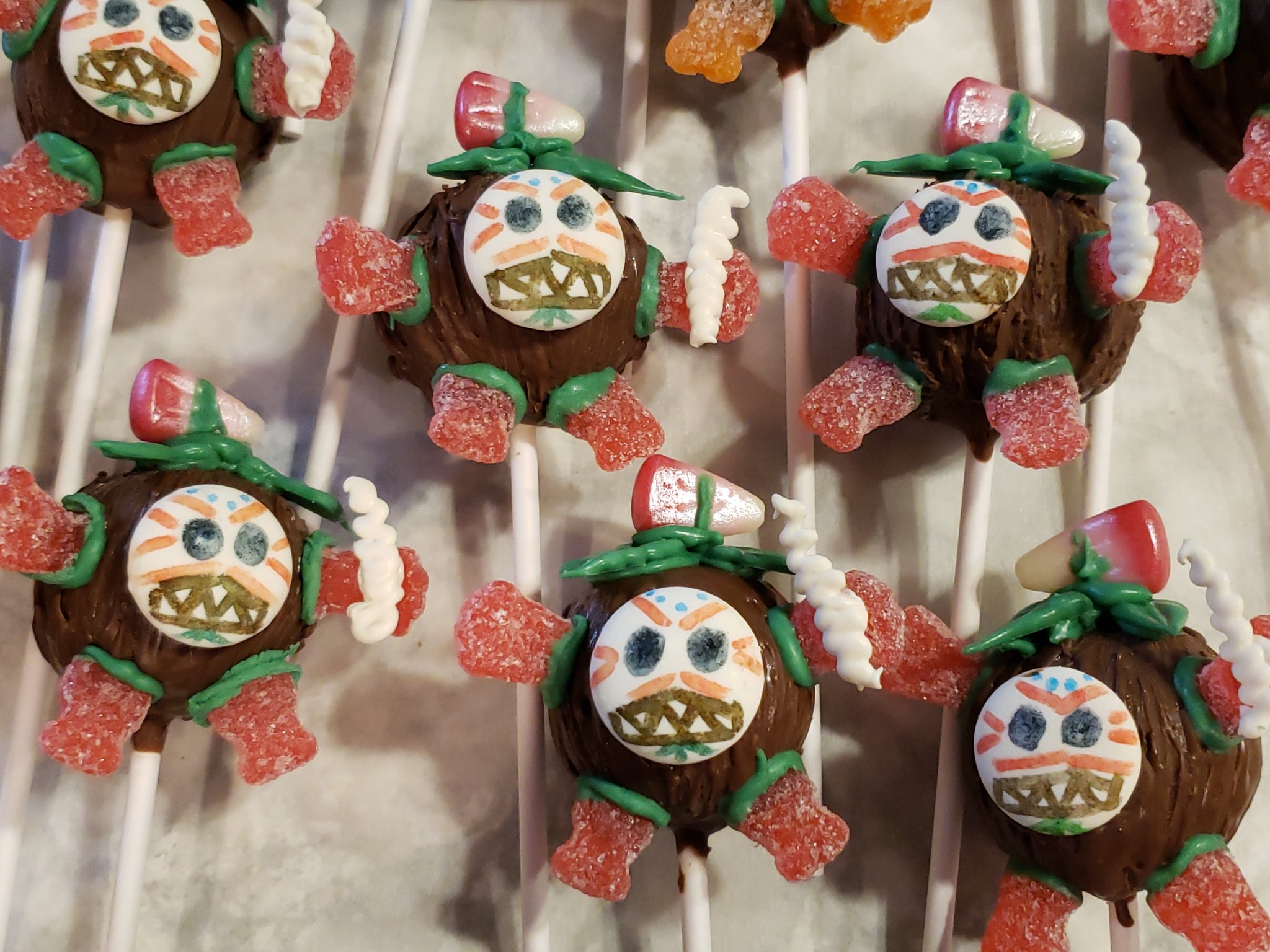 Paula Nathan In My Free Time I Make Cake Pops Kakamora Moana T Co Jrepnbqqmg Twitter