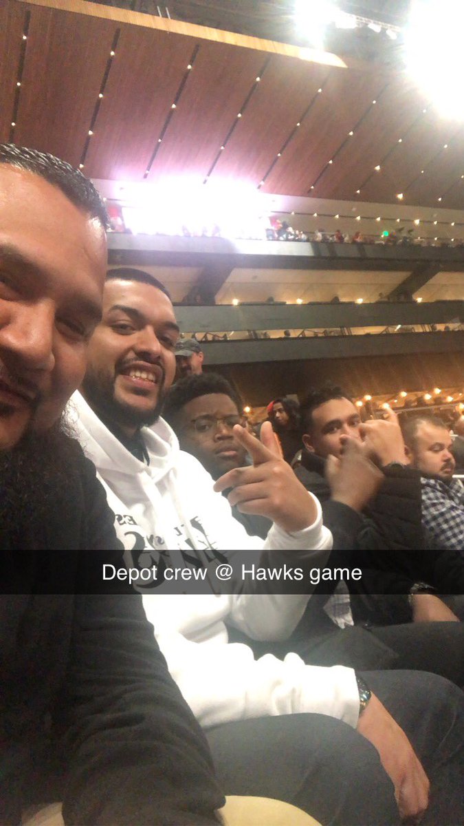 JulianPonce0640's tweet photo. Networking with great leaders @ATLHawks game https://t.co/dp5Gb0WbiC