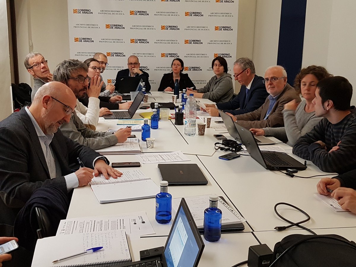 GobAragon's tweet photo. 🗣 El @AHPHuesca acoge la reunión del programa europeo para desarrollo de tecnologías de las lenguas de los Pirineos #POCTEFA @Linguatec3

EL DG de Política Lingüística presenta el traductor automático (TraduZe) -en pruebas-, y el prototipo de voz sintética en #aragonés https://t.co/8iy7huO0HI