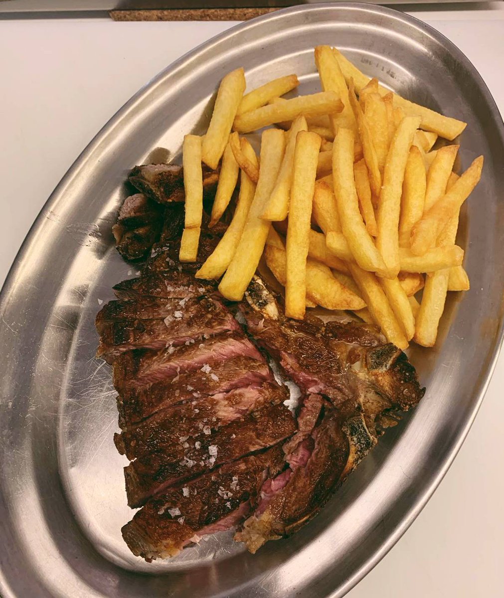 ¡La chuleta de vaca también entra en carta!
🐄🐓 #pampinbar #cociñadetempada #cociñadebarrio