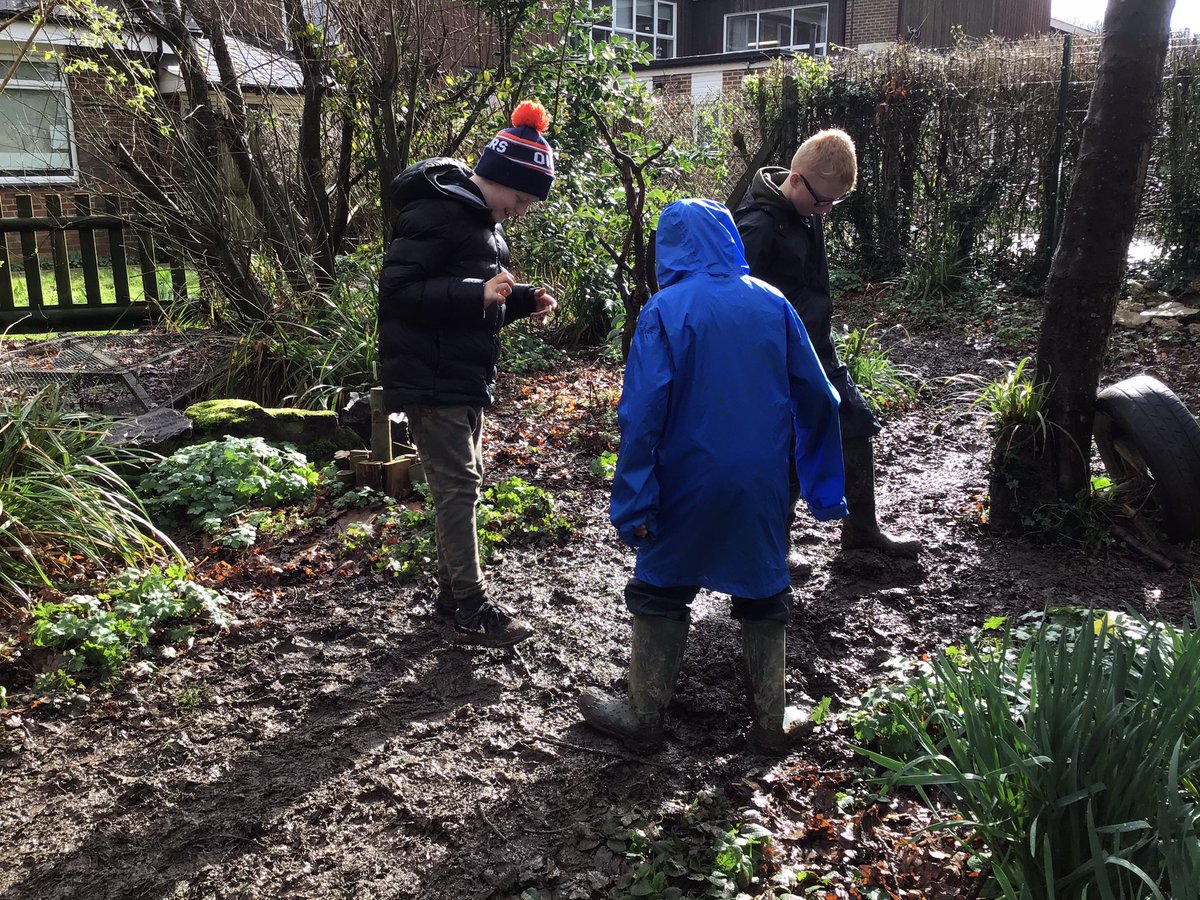 StP_Henfield's tweet photo. Our first day of ForestSchools and the rain and mud hasnβt stifled Y5s fun! #lovingthemud #FSAForestSchool https://t.co/HybWAG0ViA