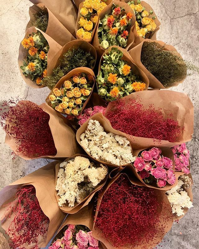 New in. Dried bunches £10 ⭐️⭐️⭐️ #driedflowers #driedstatice #driedroses #driedcarthamus #driedgypsophila #driedthlaspi #birksen #clapham ift.tt/3865bFH