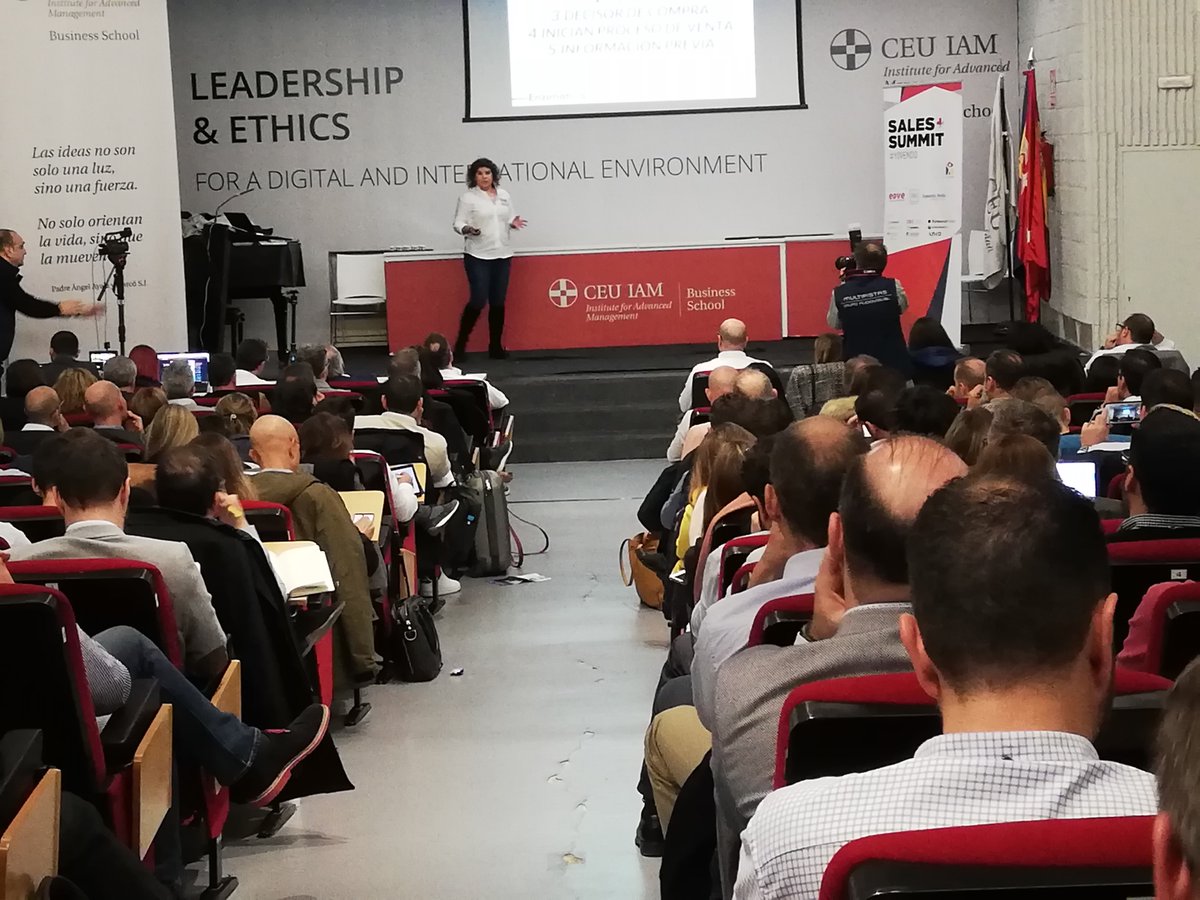 ¿Quieres aprender a escribir emails efectivos? Si estás cansado de mandar emails y no cerrar ventas, no puedes perderte la ponencia de <a href="/Enzimatika/">Enzimática</a> 🧐 #salessummit #yovendo20