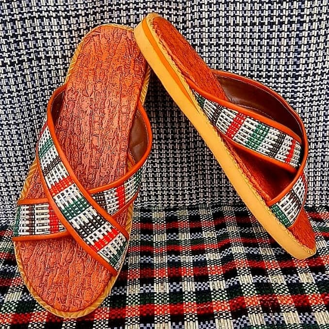 raffia_g's tweet photo. @trendydjtimic I sell the best raffia footwears 😍
African beauty at a very affordable price😎
#4,000 for sandals and #3500 for slides 😌
•
•
Please help me RT 🙌
My customer may be on your list 🤗 https://t.co/bQAcrk3J7U