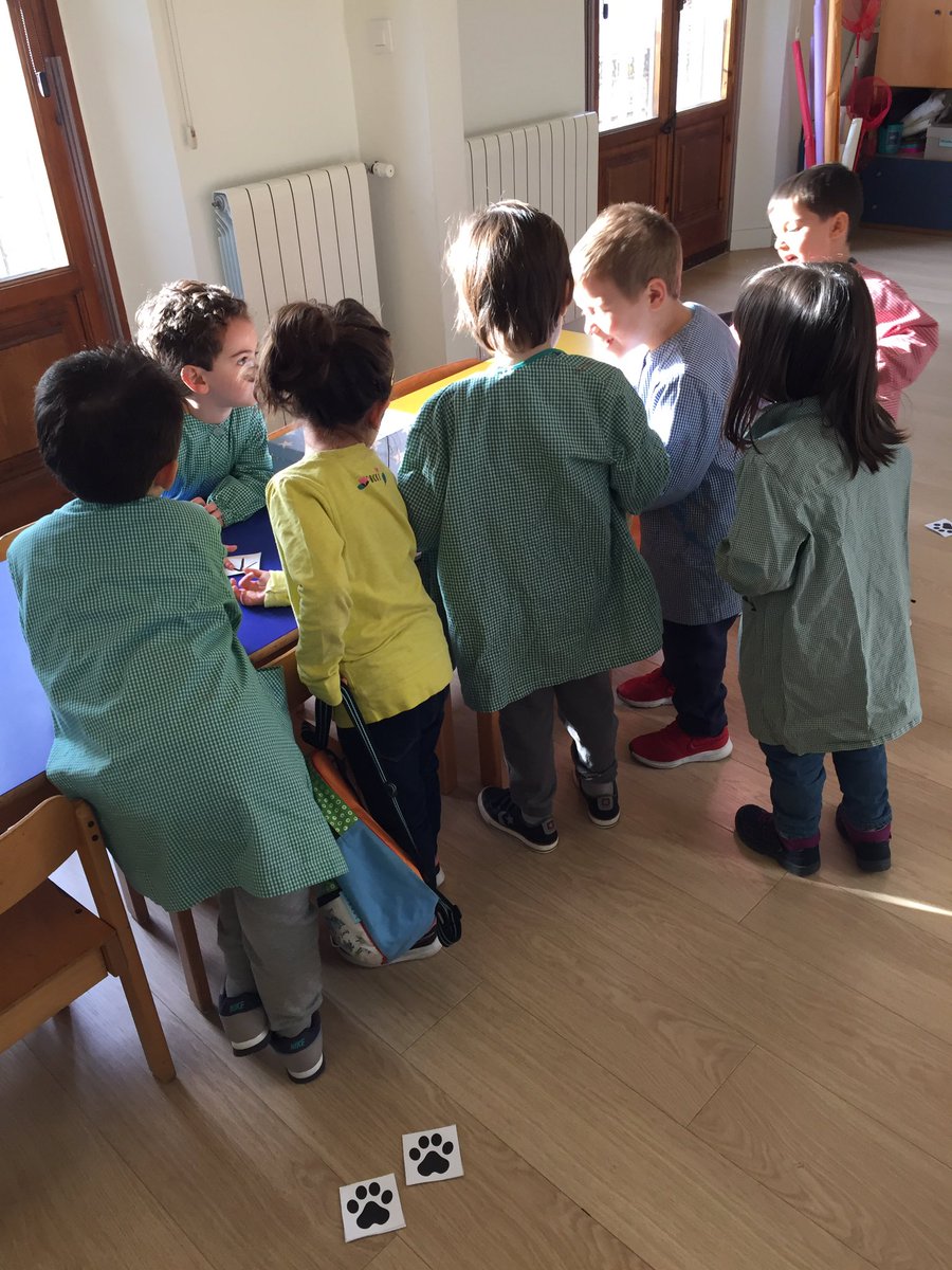 escolaminguella's tweet image. RT @anna_dm87: Aquesta nit algú ha #visitat la nostra #aula. De qui són aquestes #petjades? Preparem-nos que iniciem un nou #projecte! 

#projectes #rutademotivació #aprenentatges #granjaCasablanca #PepiRoser @gduatis @escolaminguella