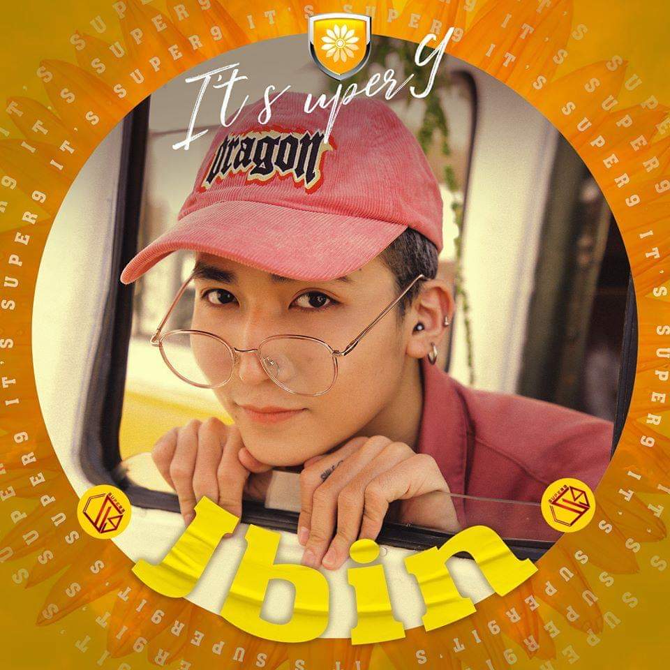 Vpop_On's tweet photo. [#INFO] As redes sociais do #SUPER9 atualizou com o membro #JBin.

Posição :Main Rapper / Produtor / Centro
Unit : SunFlower 🌻
Poder: Natureza
Level : ❤️

#VPOP #BoyGroup #vietnamesepop #singer https://t.co/uC40tDUQVz