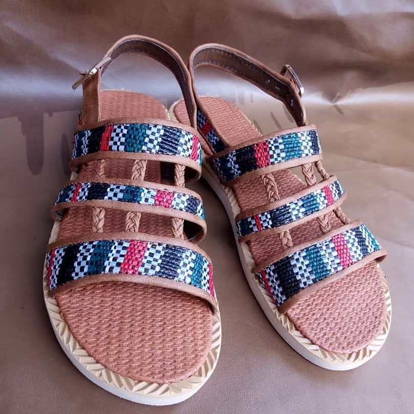 raffia_g's tweet photo. @volqx__ @SavvyRinu @DuchessT_ @waxzyy_ @AsiwajuLerry @jayythedope @colomental_ @umar_ayotunde @iTv001 @jennygodswill @Alan_yournextbf I sell the best raffia footwears 😍
African beauty at a very affordable price😎
#4,000 for sandals and #3500 for slides 😌
•
•
Please help me RT 🙌
My customer may be on your list 🤗 https://t.co/AdckJ6hDrx