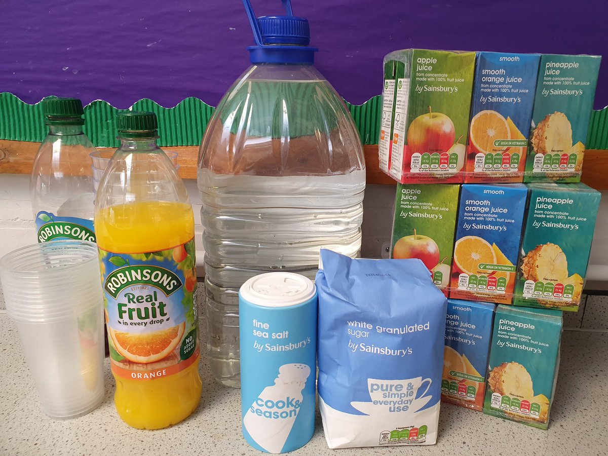 SJPEDept's tweet photo. L6th Sports Science pupils putting their nutrition knowledge into practice and attempting to make their own sports drinks #TeamPE #ThisIsSportsScience #ActiveLearning #MakeLearningFun https://t.co/3admrtBAqQ