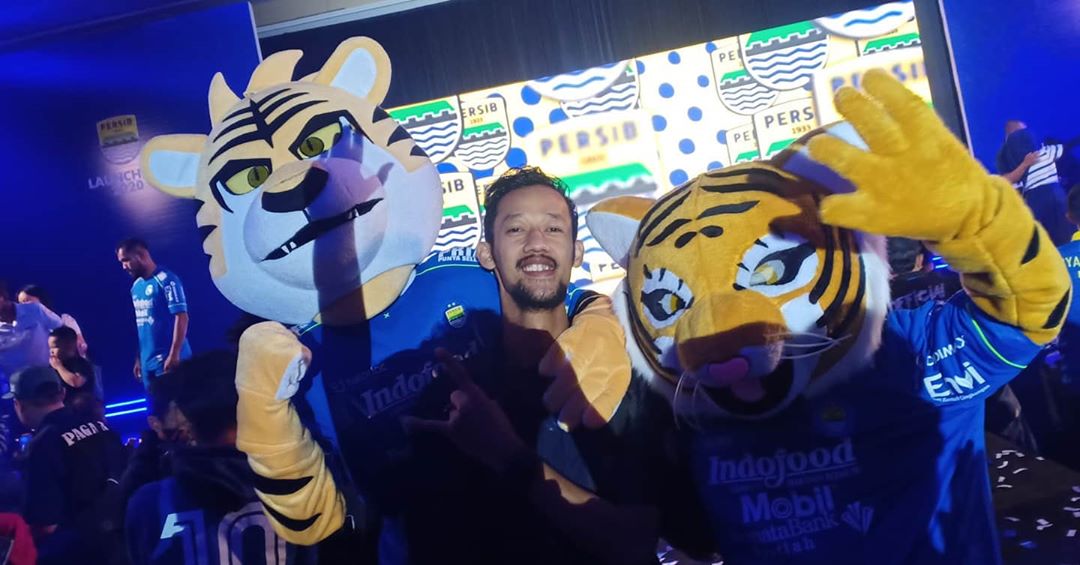 simbamaskot's tweet photo. Bismillah 2020 @persib 💙 https://t.co/WiwGDyf1Vj