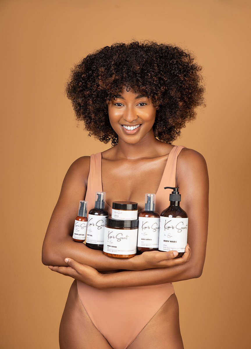 _kimoprah's tweet photo. Iโm so happy to Introduce an all Natural Skincare Line (My Baby) which consists of :
Body Wash, Body Scrub, Body Oil, Body Lotion, Skin Salve and Face Lotion... โข
Treat your Skin right and watch it Thank you by Glowing healthily with @Kims_secrets ๐โบ๏ธ. #kimssecret https://t.co/bqNgYycRjJ