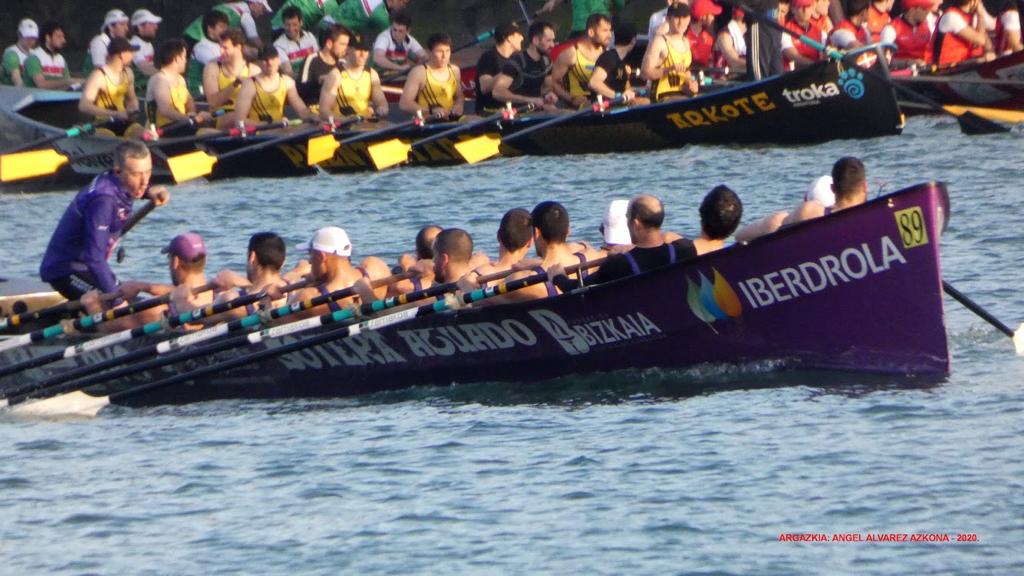 DeporteMorado's tweet photo. ¡Tu programa del deporte santurtziarra! 💜

➡ Visita express de @Ander_Zabala , la pretemporada de la @SoteraSanturtzi 

➡ Nos visitan Pablo Garcia y Kristian Quintans, director y atleta del Alusigma Peñota Dental Triatlón 

🕘→21:00
📻→107.5
🖥→ https://t.co/okmjaYVoVh https://t.co/DOdy66xbxB
