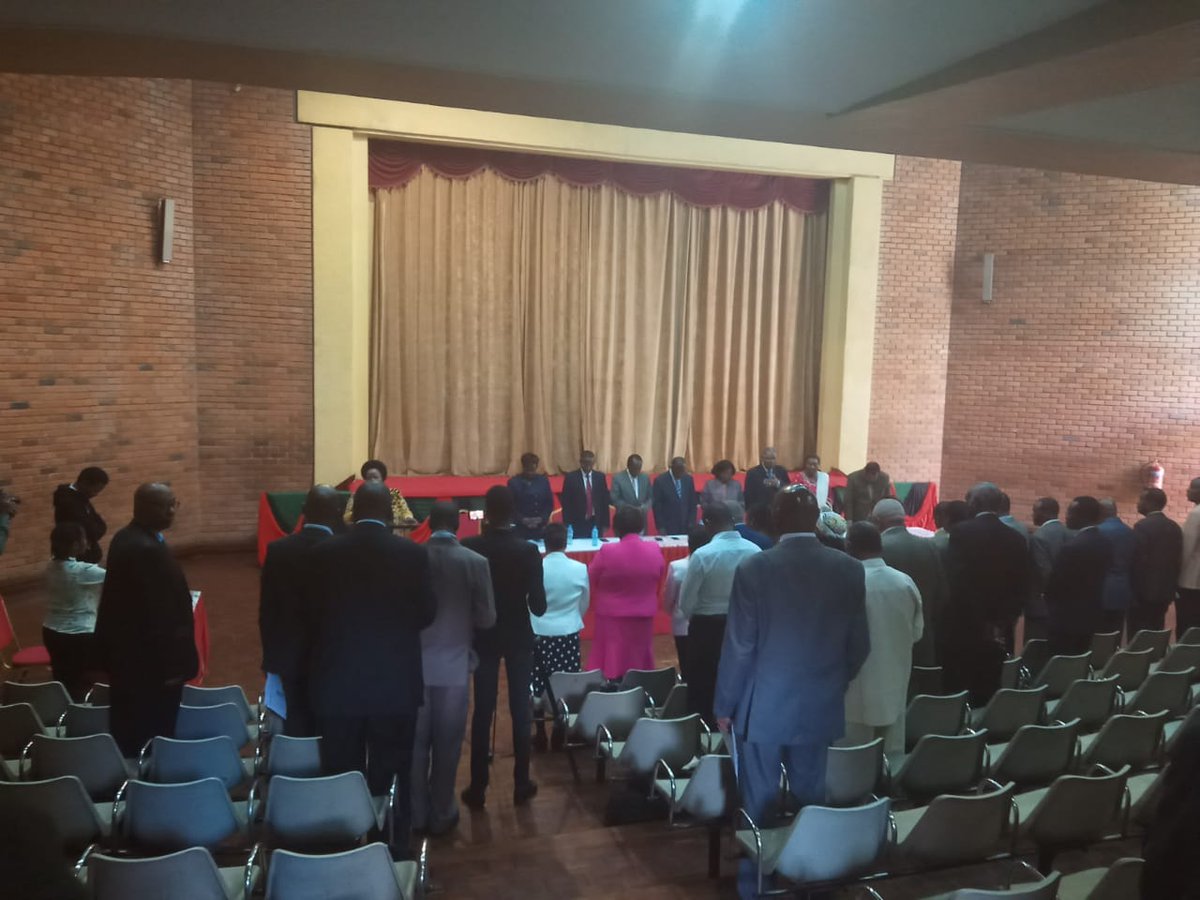 muhiasmaina's tweet photo. #BBI
#Nairobi
#FormerMps
@RailaOdinga https://t.co/Gzt7TfqkiP