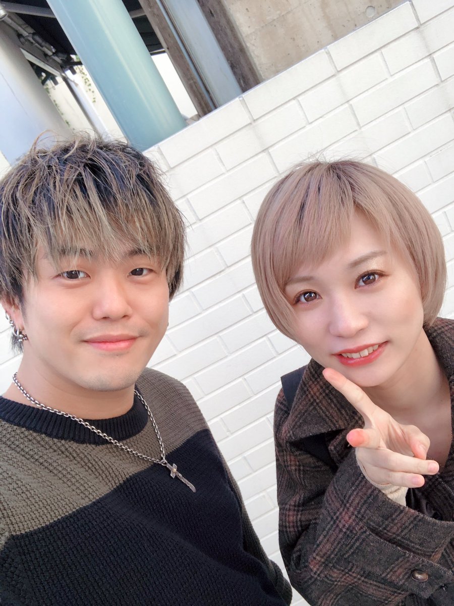 logkenken's tweet photo. モモコ氏エクステウルフの、ビフォーアフター✨
えりあしに20〜40本付けるだけで、ショートスタイルからウルフにイメチェンできます✌️ https://t.co/4FsyDZ3ZzI
