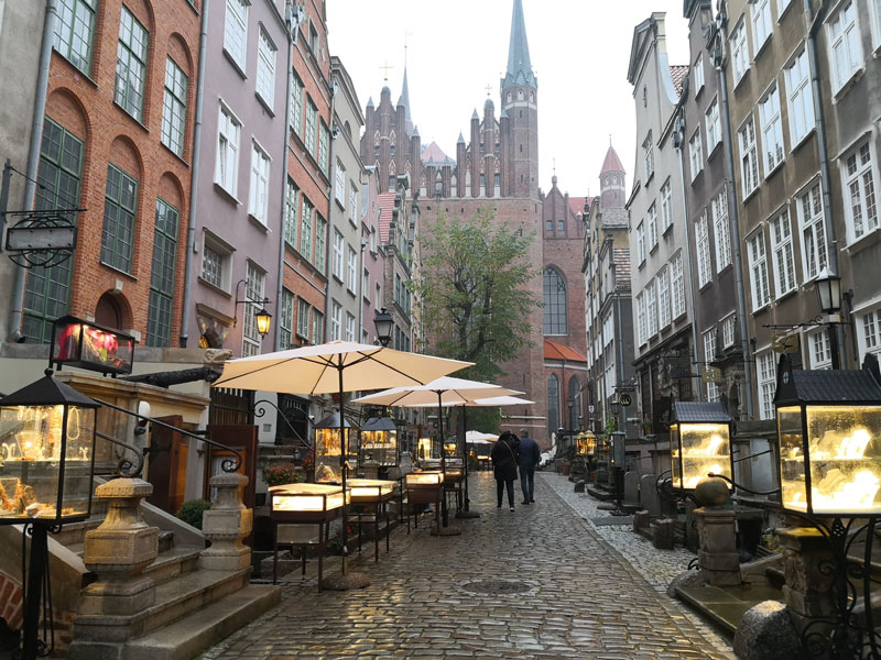 365Sabados's tweet photo. #NuevoPost Si te digo que Gdansk es la ciudad más bonita de Polonia, ¿cómo te quedas? En este post te hablamos de ella y, a pesar de haberla visitado en un día lluvioso, se llevó la palma como ciudad de cuento de hadas 😬  
https://t.co/F9qKvlJMnM https://t.co/sQGJqEqPTU