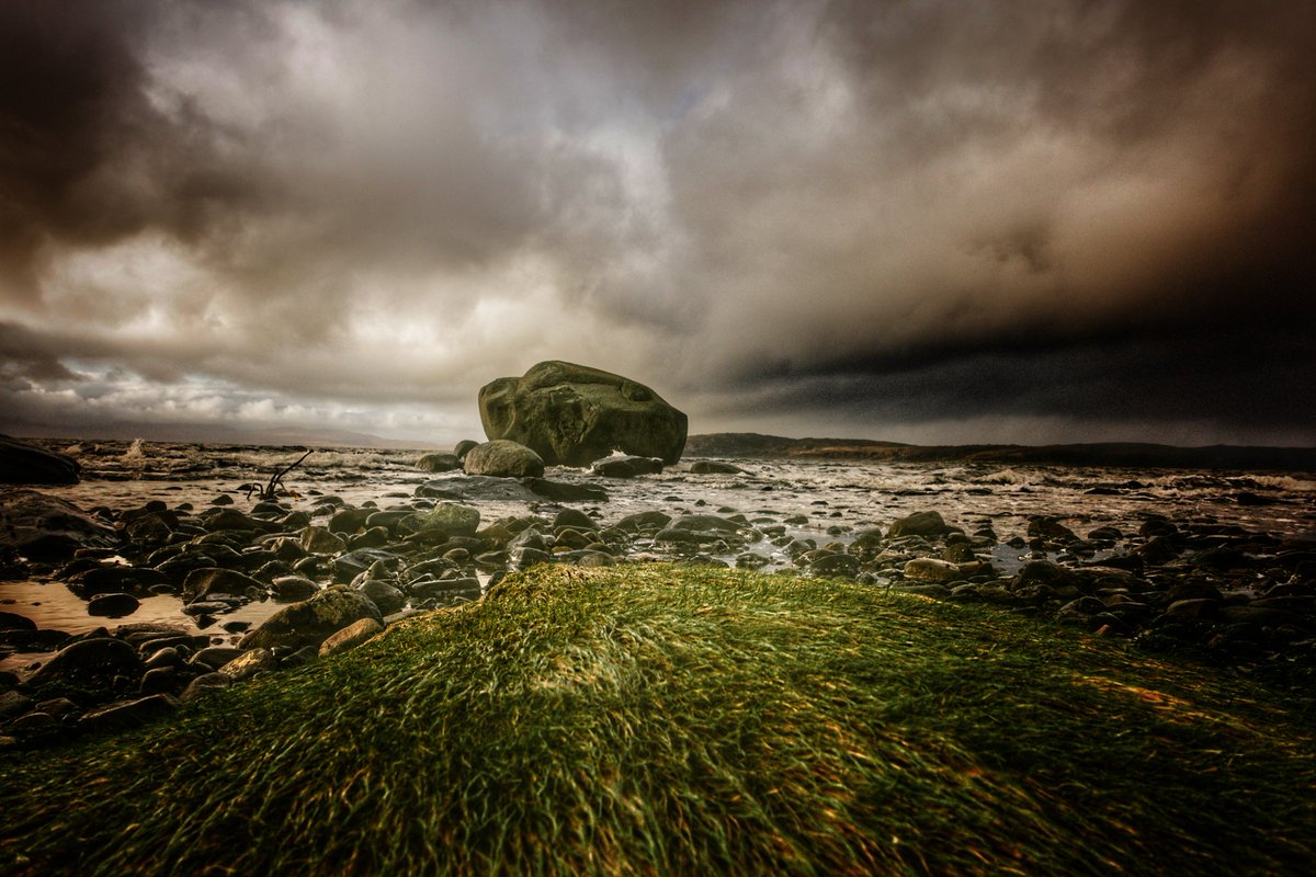 oliver_w's tweet photo. Just a stone at the beach at Ormsary / #Scotland. // #photography #photo #travel #landscape https://t.co/OBjB9FCegs