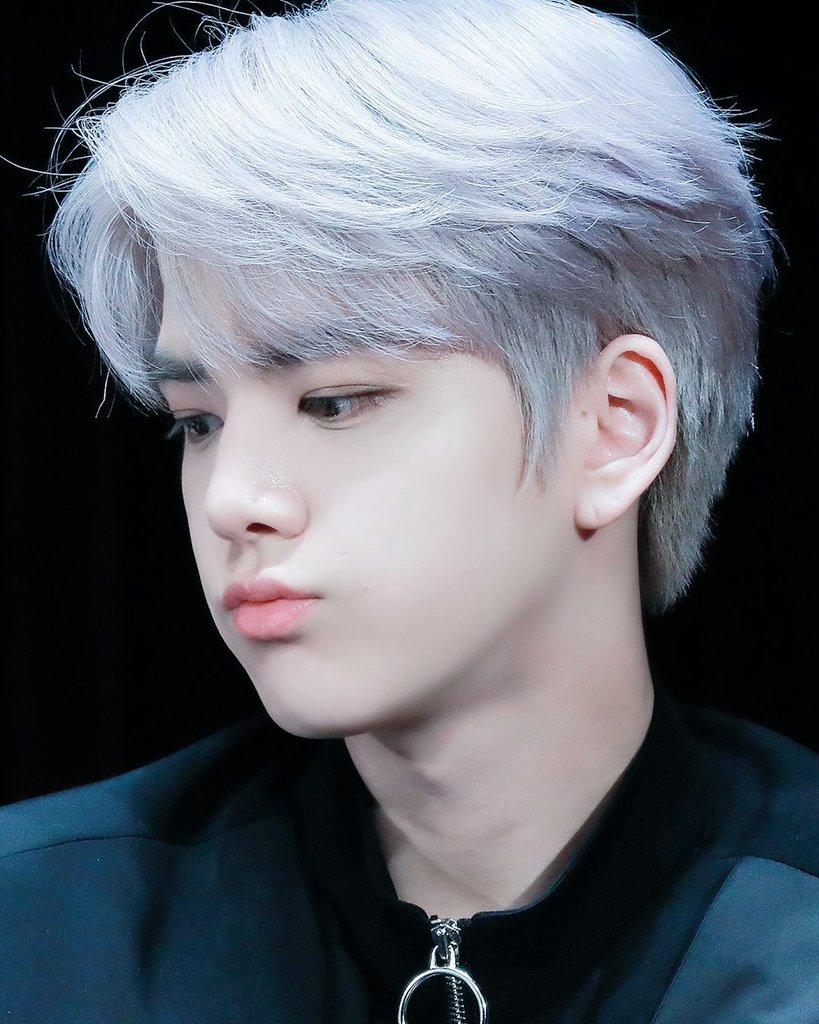 Тэён nct 127. Джонхён севентин. Юн джонхан. Minho shinee. Корейцы с белыми волосами.