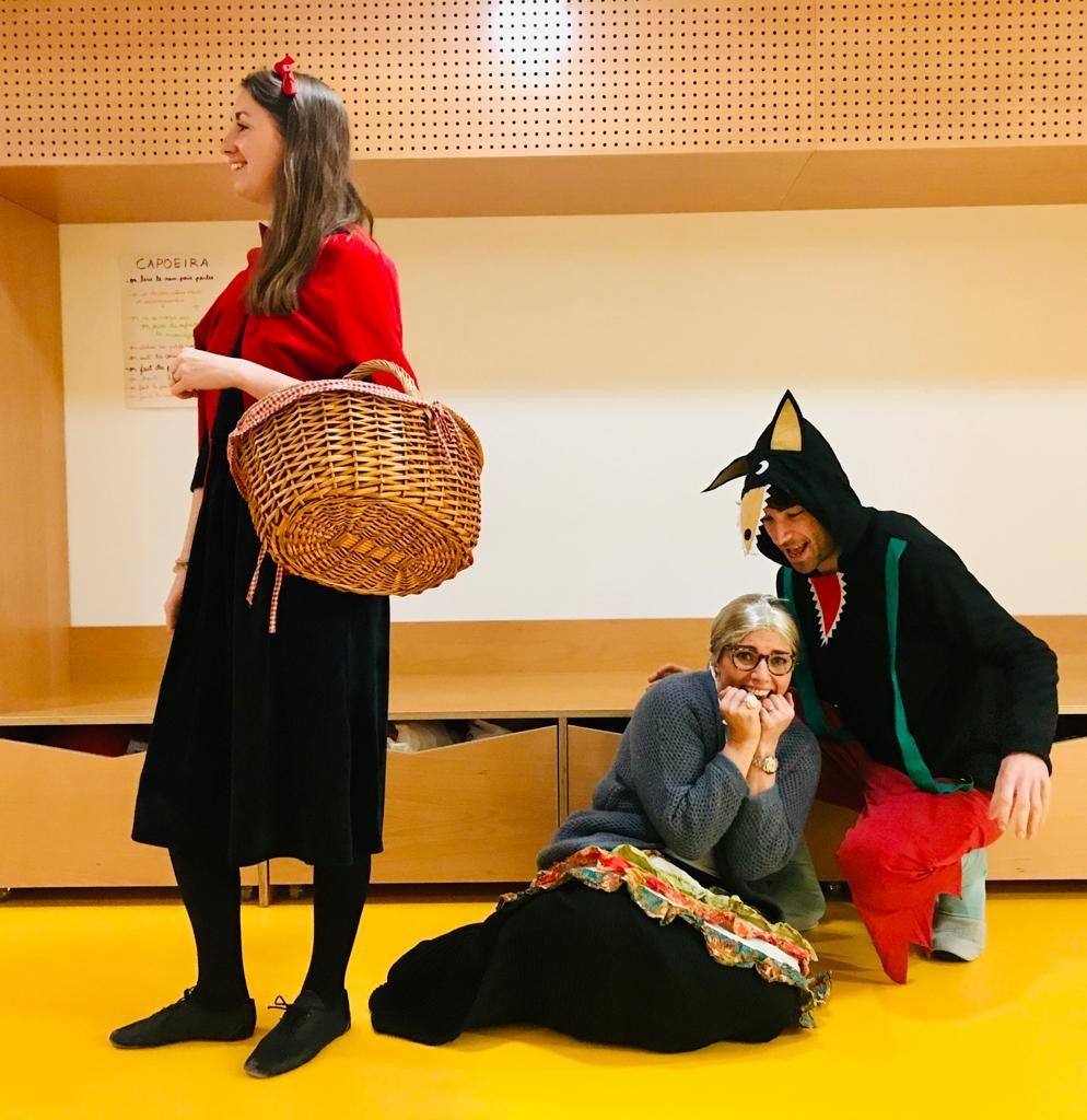 ecoleMparis's tweet photo. Pour le carnaval, l'équipe de l'école M a improvisé deux pièces de théâtre pour les élèves : Boucle d'or et les trois ours 🙎🐻et Le petit chaperon rouge ! 🎒
#ecoleM #carnaval #theatre #petitchaperonrouge #boucledor #ecolematernelle #bilingue #preschool https://t.co/eFsi6r4y1i