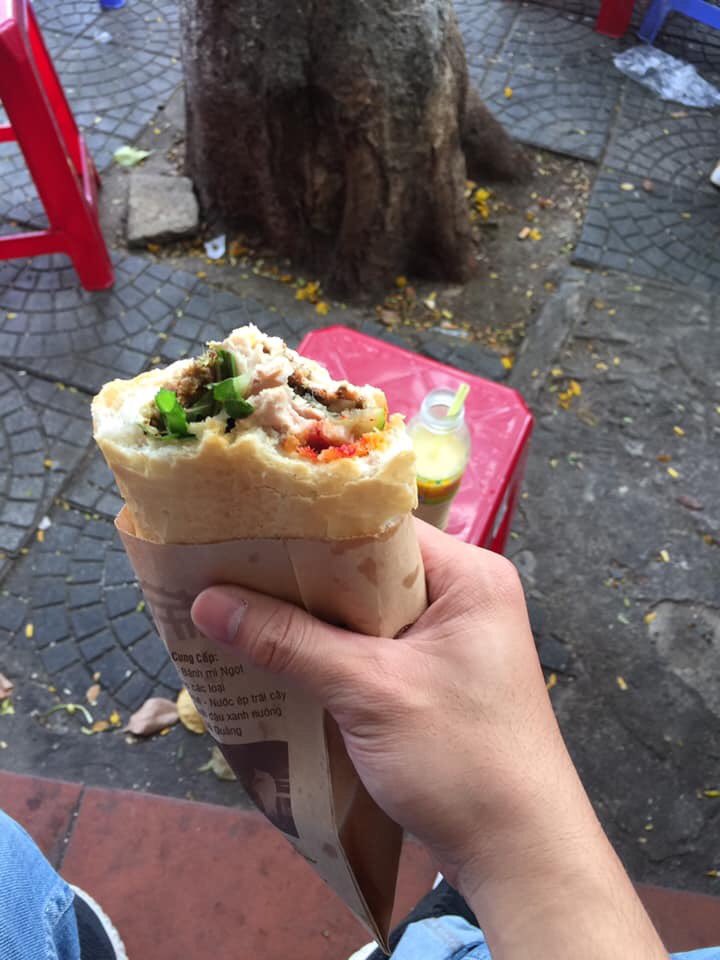 hungnt201's tweet photo. Hãy ăn bánh mì Hội An !!! Ăn bánh mì Việt Nam để hiểu những lời nói của 20 người Hàn Quốc là dối trá !!!
#KoreanIsLie  #AppologizeToVietNam https://t.co/k5qRfS2XP2