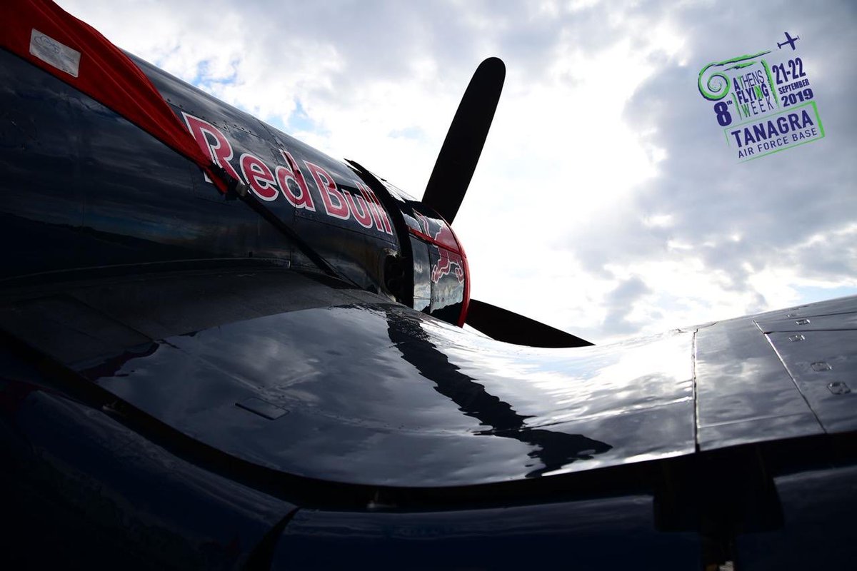 AthensFlyinWeek's tweet photo. Material for aviation dreams. The Flying Bulls' F4U4 Corsair mirrors the Greek sky in its unique wings, looking forward to flying to Athens Flying Week 2019!
#athensflyingweek #afw2019 #afw2020 #airshow #airracing #aviation #avgeek #flyingbulls #f4u4 #corsair #classics #legends https://t.co/SWdEhYojbs