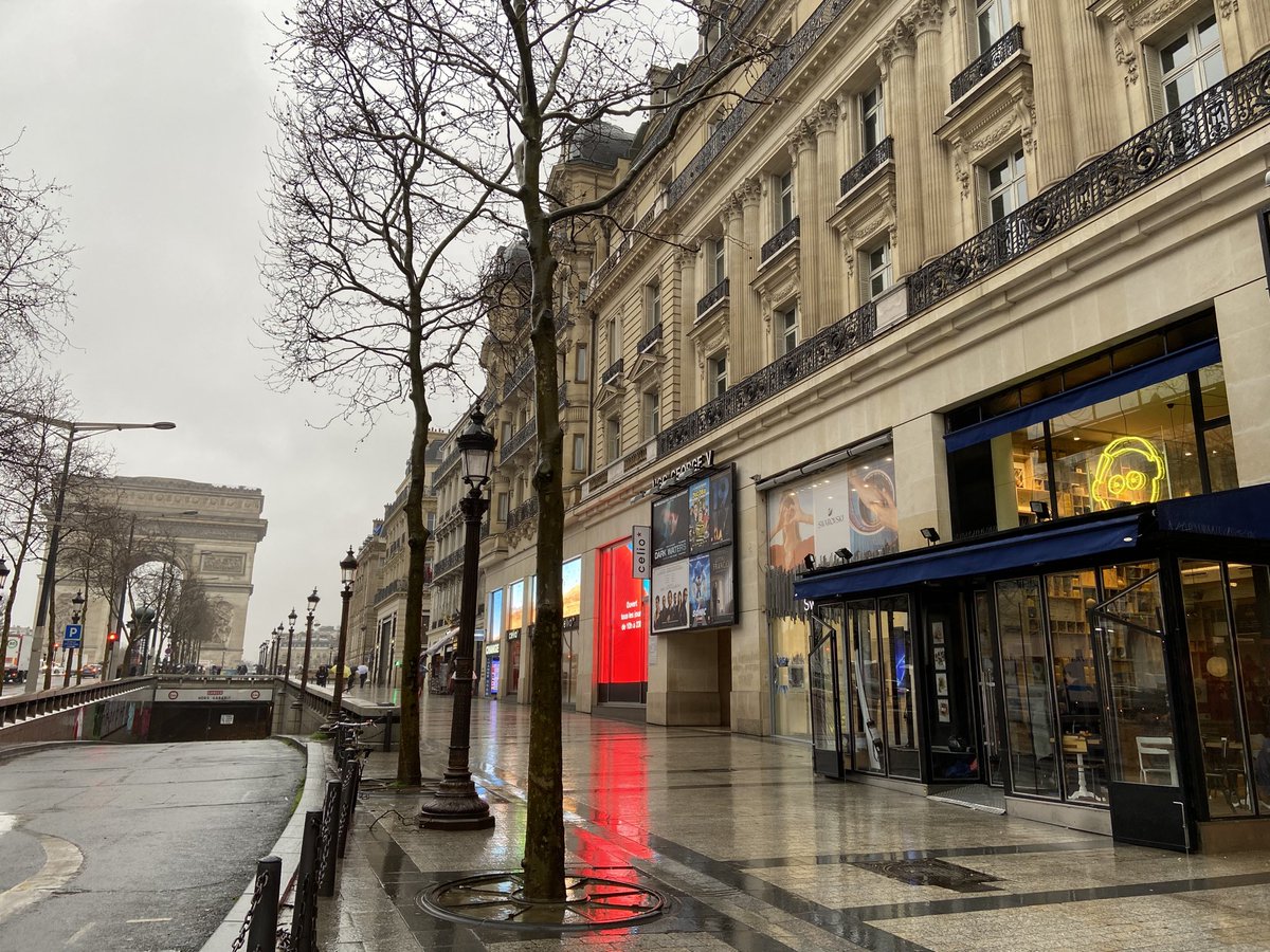 odefournas's tweet photo. Ouverture d’un #CaféJoyeux sur la plus belle avenue du monde. Les serveurs déficients attendent les Français! #handicap #MaDifférenceEstMaForce https://t.co/Q9odiLzvP9