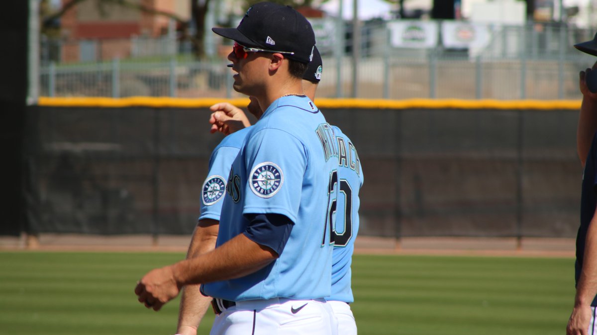 Catchers about to run some drills, Infielders meeting, Evan White and Ryan Vogelbach  #Mariners 2-20-20